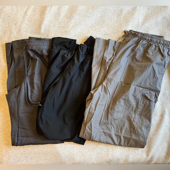 7 pairs of men’s scrub pants - Picture 2 of 2